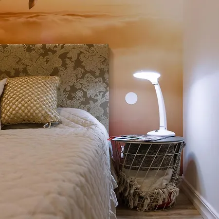 & Central, Specious, Superior Apartment, Brand New Apartmán Riga